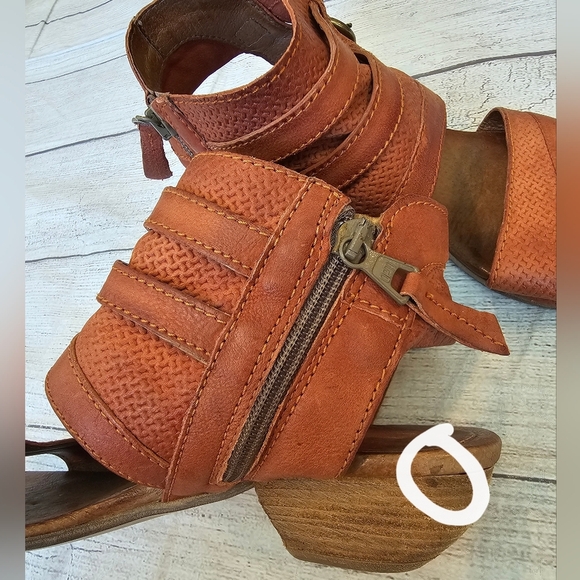 Miz Mooz Size 39 Cyrus Sandals Leather Wedge Heel Zipper Boho Burnt Orange Brown - Picture 12 of 12